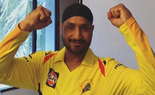 HARBHAJAN-ASKS-FANS-FOLLOW-COVID-RULES