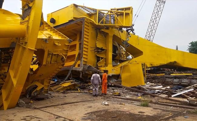 VIZAG-SHIPYARD-CRANE-CRASH
