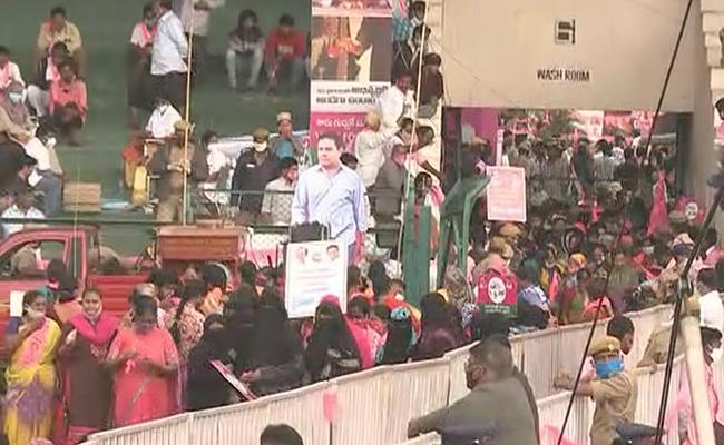 KCR-MEETING-IN-LB-STADIUM-HYDERABAD