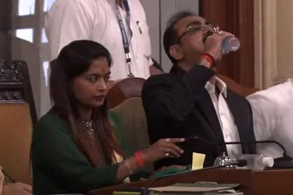 SANITIZER-TAKEN-INSTEADOF-WATER-IN-BMC-MUMBAI