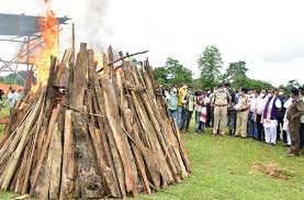 ASSAM-CM-BURNS-DRUGS-IN-PUBLIC-WORTH-170CRORES