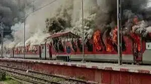 SEVERAL-TRAINS-BURNT-IN-NATION-AMID-AGNIPATH-SCHEME