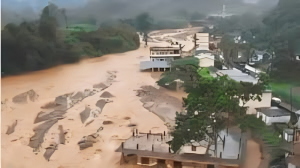 NARENDRA-MODI-REVIEWING-WAYANAD-LANDSLIDE-ISSUE